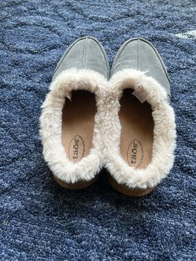Taos Future Gray Clog/Slipper size 8